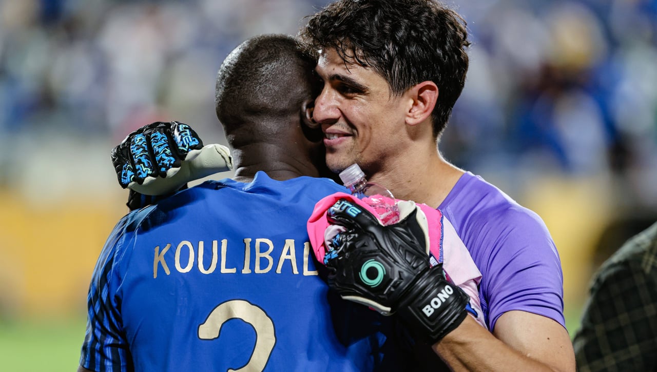 Bono alimenta el sueño del Sevilla