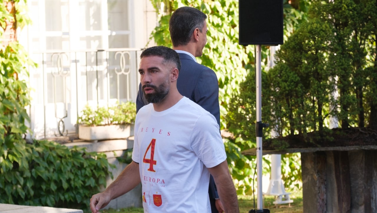 El saludo de Carvajal a Pedro Sánchez abre la puerta a las selecciones vasca y catalana
