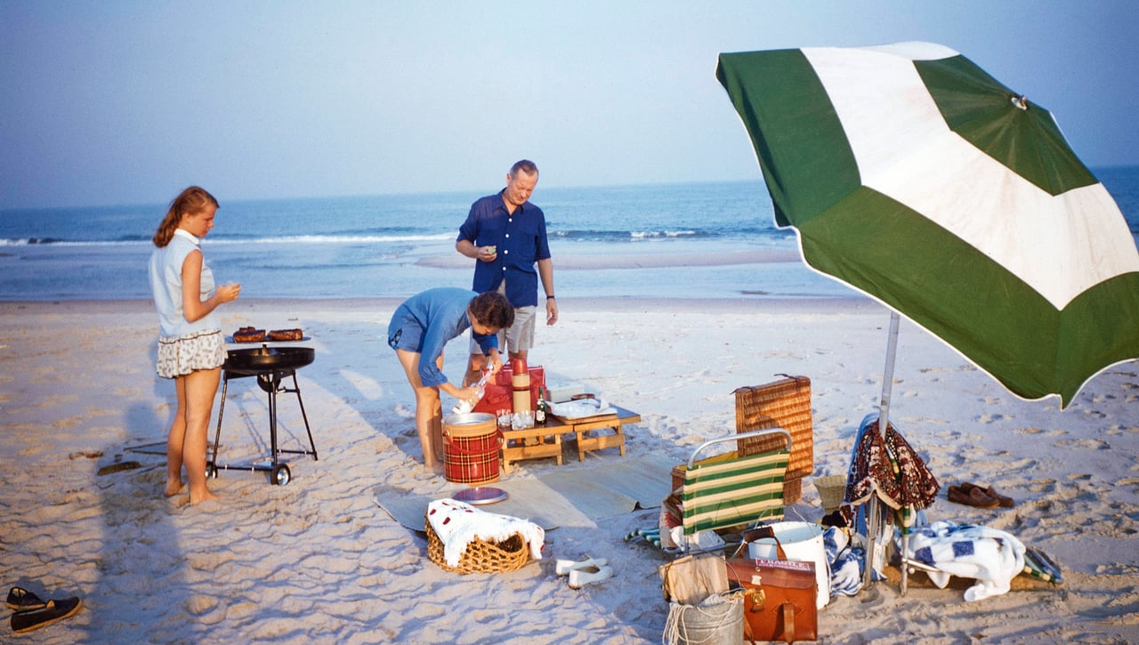 El error más común al comer en la playa que puede poner en riesgo tu salud