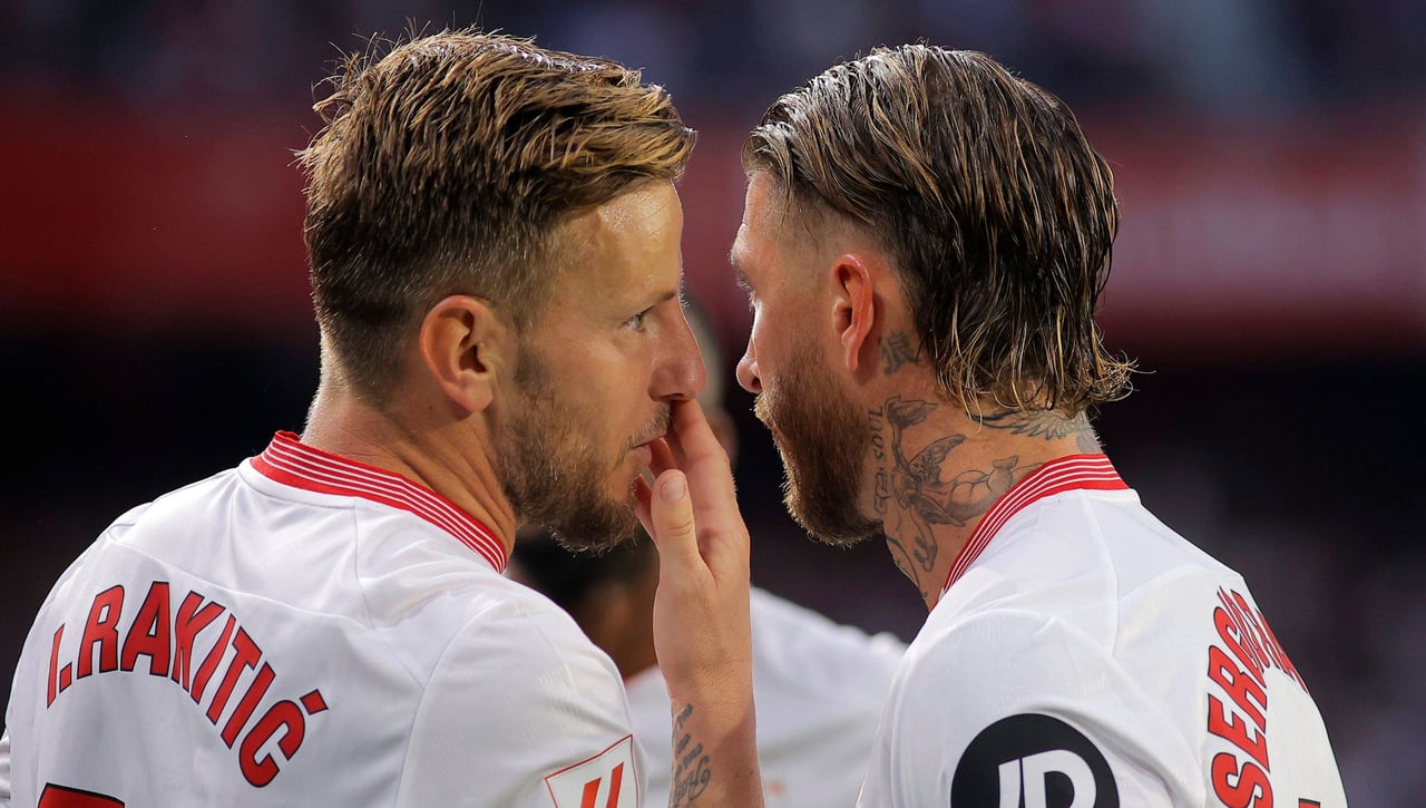 Rakitic habla en el campo a la espera de la llamada de Víctor Orta