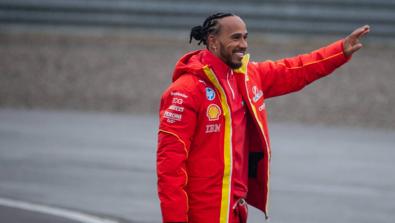 Lewis Hamilton consigue su primera 'victoria' en Ferrari 