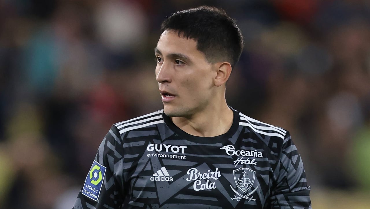 Dura competencia para el Betis por el fichaje de Martín Satriano