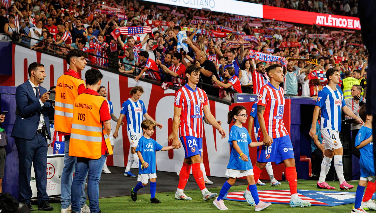 La afición del Atlético de Madrid estalla