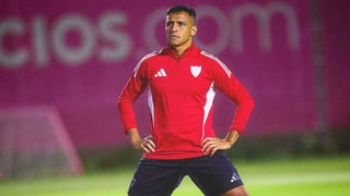 La lucha contrarreloj de Alexis Sánchez: el delantero del Sevilla fija la mirada en el derbi contra el Betis 