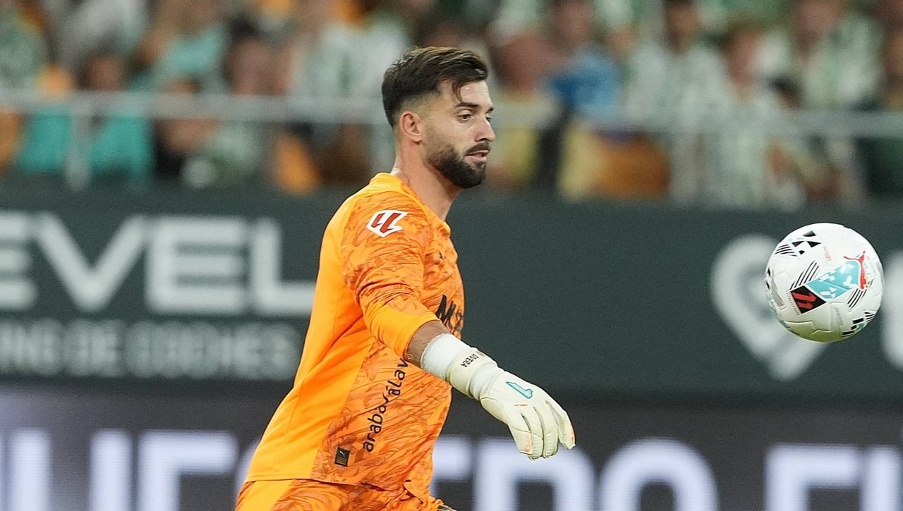 El Valencia ya se mueve en busca de un portero debido a las dificultades de que sigan Agirrezabala y Dimitrievski