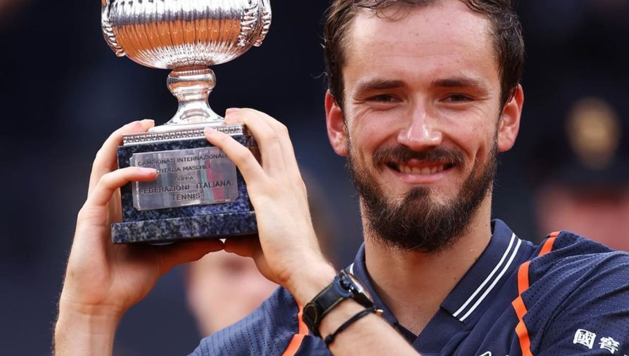 Medvedev baila para Tsitsipas y se corona en el Masters 1000 de Roma