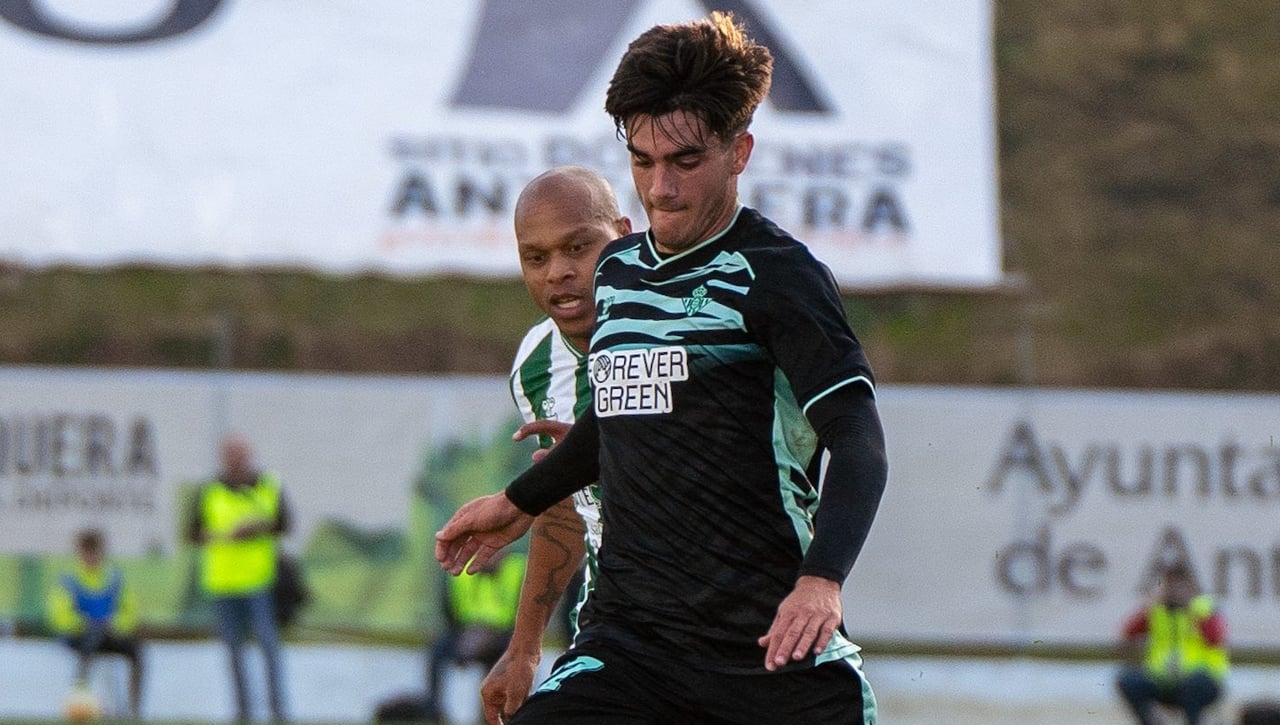 Antequera 2-1 Betis B: Tardío despertar que no evita otro fiasco