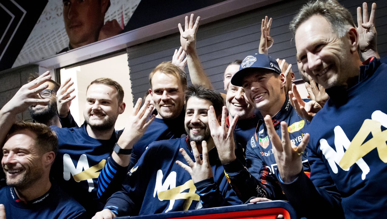 Verstappen se 'carga' a Checo Pérez en Red Bull