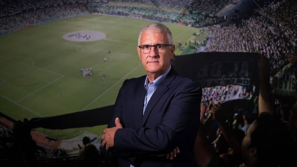 Cordón, "sin descanso" con vistas al mercado, señala su "fichaje número uno para el Betis en enero" 