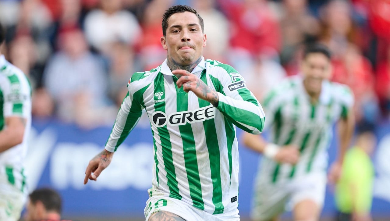 La 'guantá' sin mano del 'Chimy' al público de El Sadar