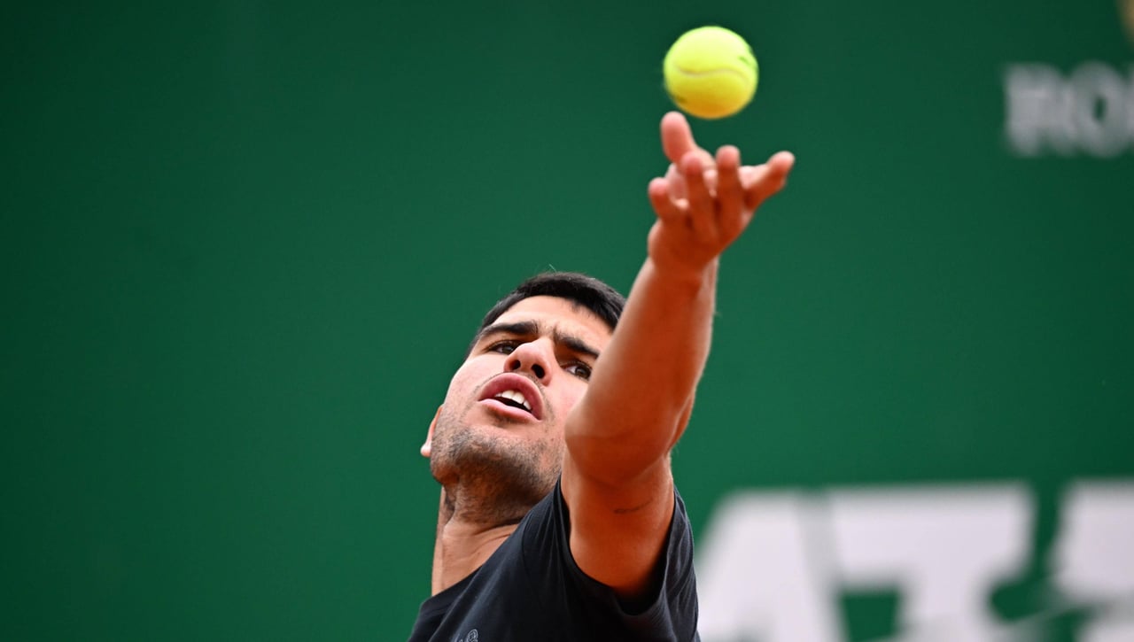 Carlos Alcaraz afronta el desafío más duro en su debut en Montecarlo