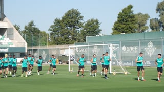 Una lumbalgia retrasa la reaparición de Bartra en una nueva sesión sin Deossa