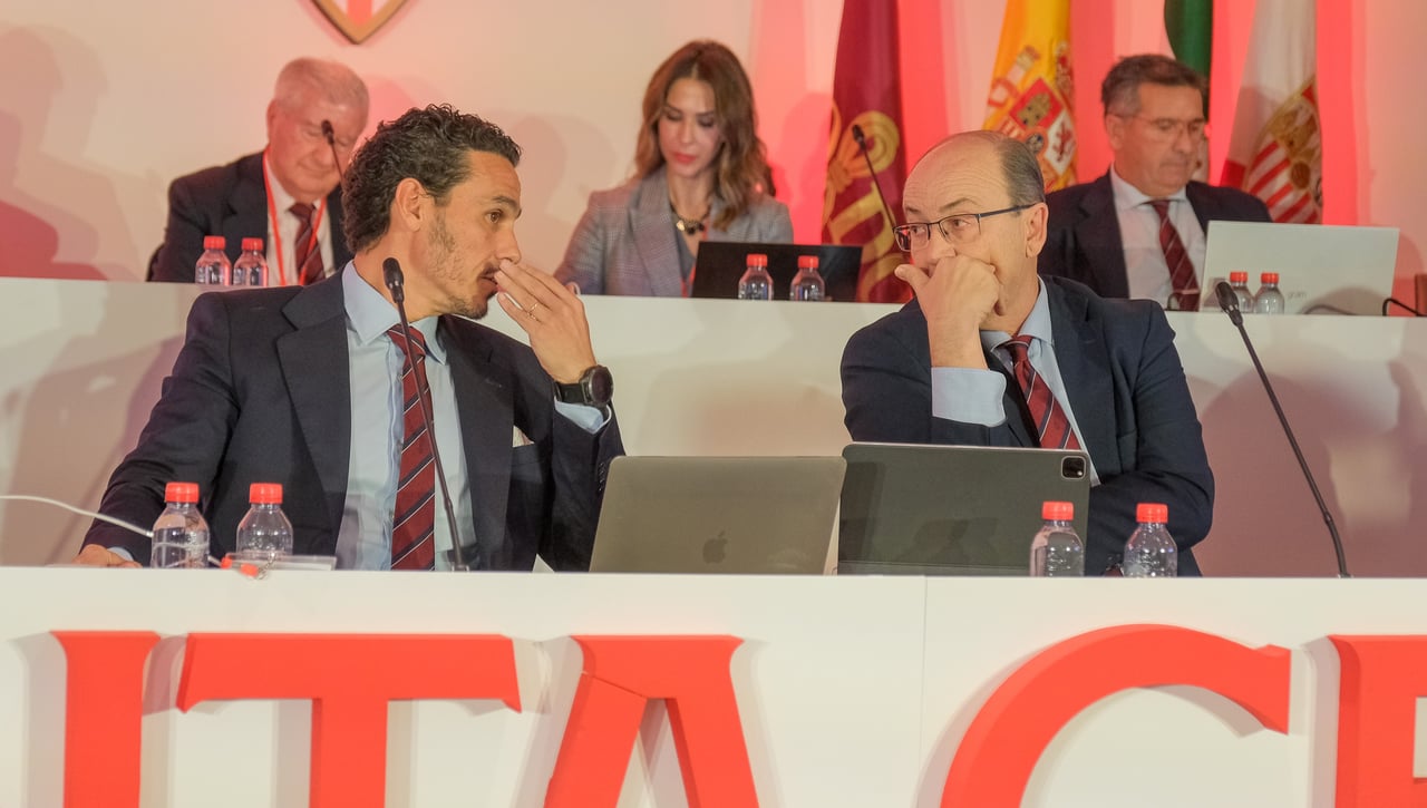 Las principales familias de accionistas salen al paso de los rumores de venta