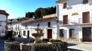 El pueblo de Málaga que ofrece alquiler desde 250 euros al mes y un puesto de trabajo