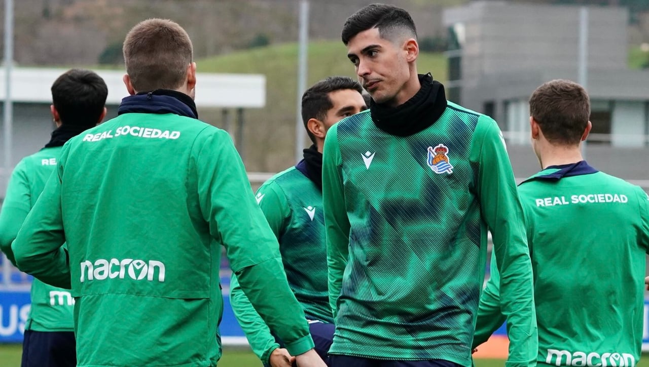 Un nuevo varapalo para Carlos Fernández, tras un año en blanco y el peso de haber costado diez millones de euros