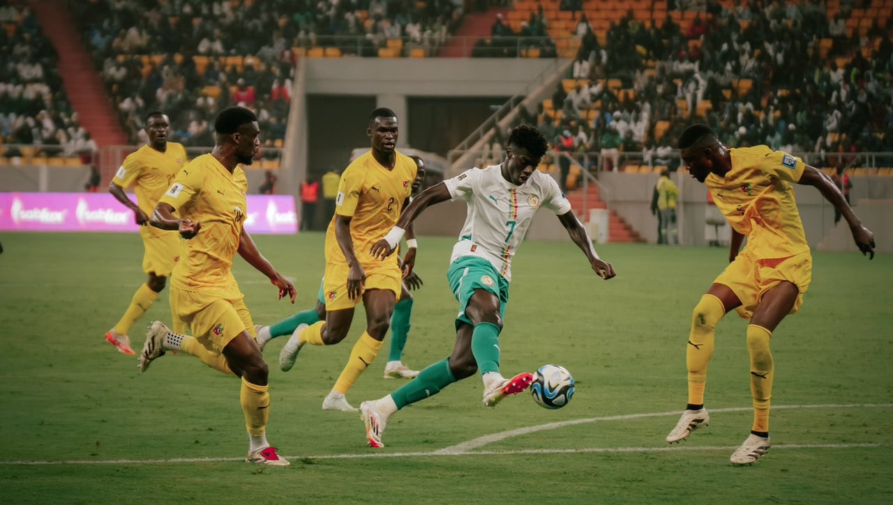 El Como 'vende' a Assane Diao y el Betis se frota las manos