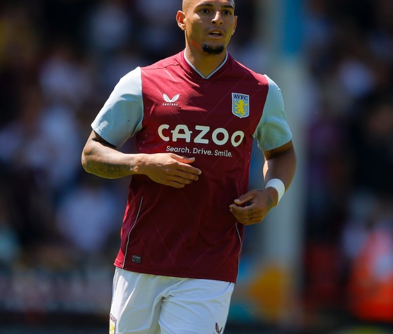 Diego Carlos se estrena con goleada en el Aston Villa