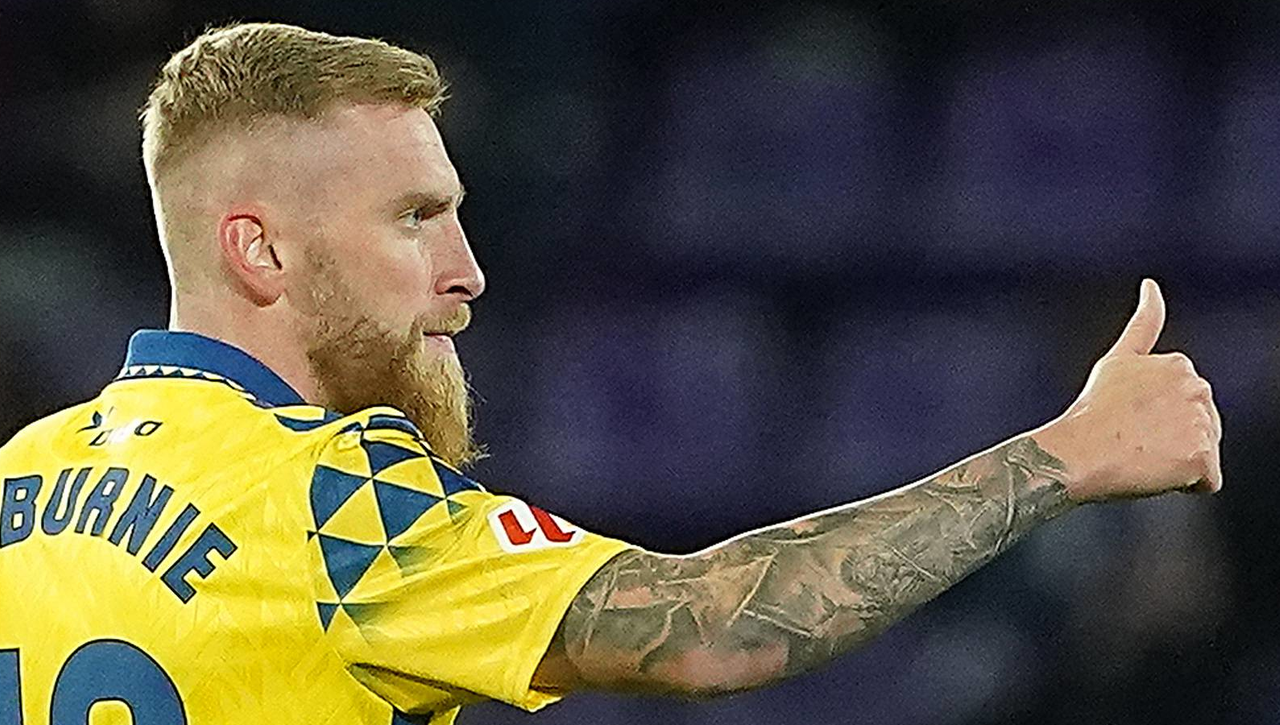 Guiño de McBurnie en dirección Las Palmas y con Bad Bunny de fondo