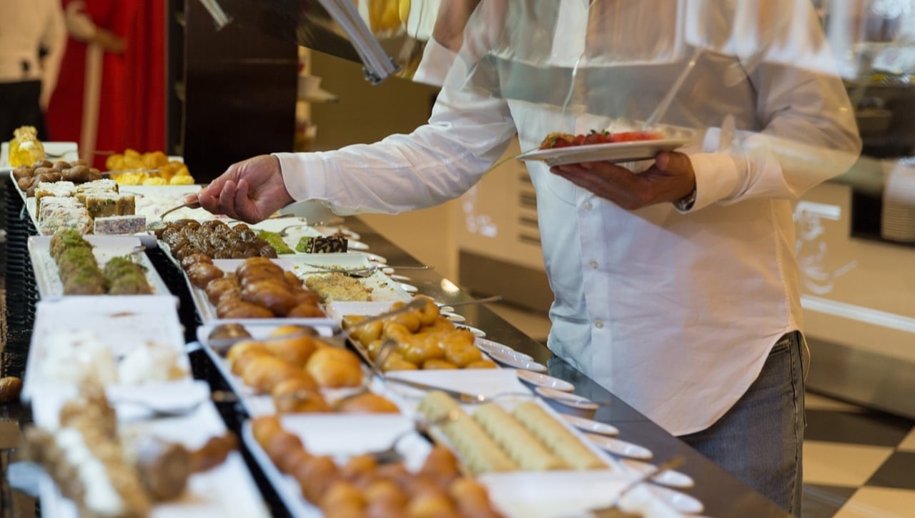 El truco para conseguir el desayuno gratis cuando viajes a un hotel