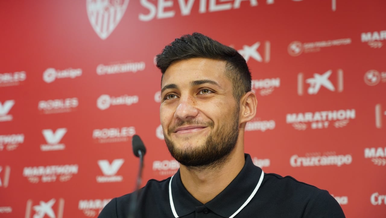 Al Sevilla se le caen las opciones de salida para Óscar y Tecatito 
