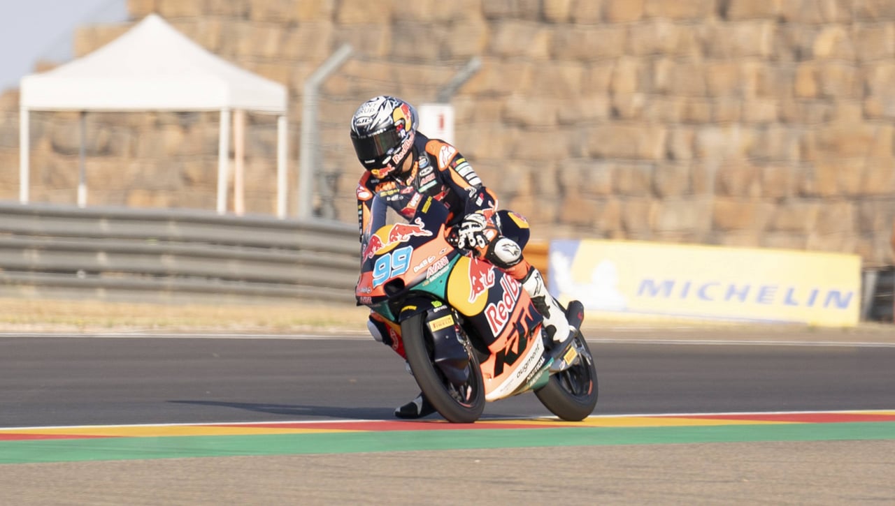 José Antonio Rueda lleva Sevilla a lo más alto en Moto3