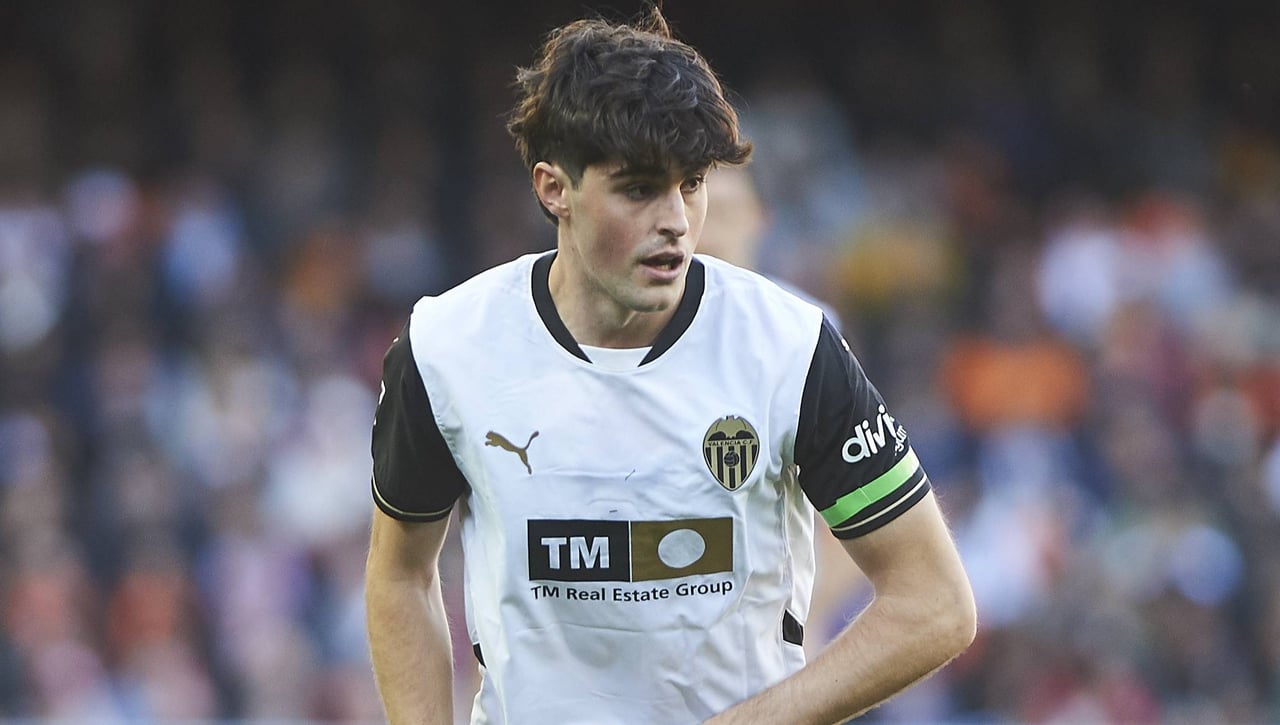 A por el fichaje de Javi Guerra