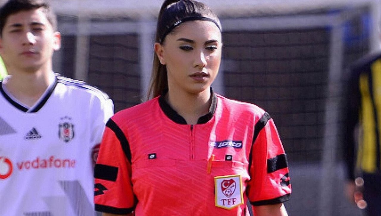 Árbitra suspendida en Turquía por un vídeo sexual cuenta toda la verdad