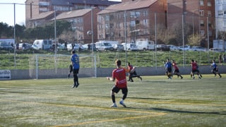 Unos padres le salvan la vida a un futbolista en pleno partido