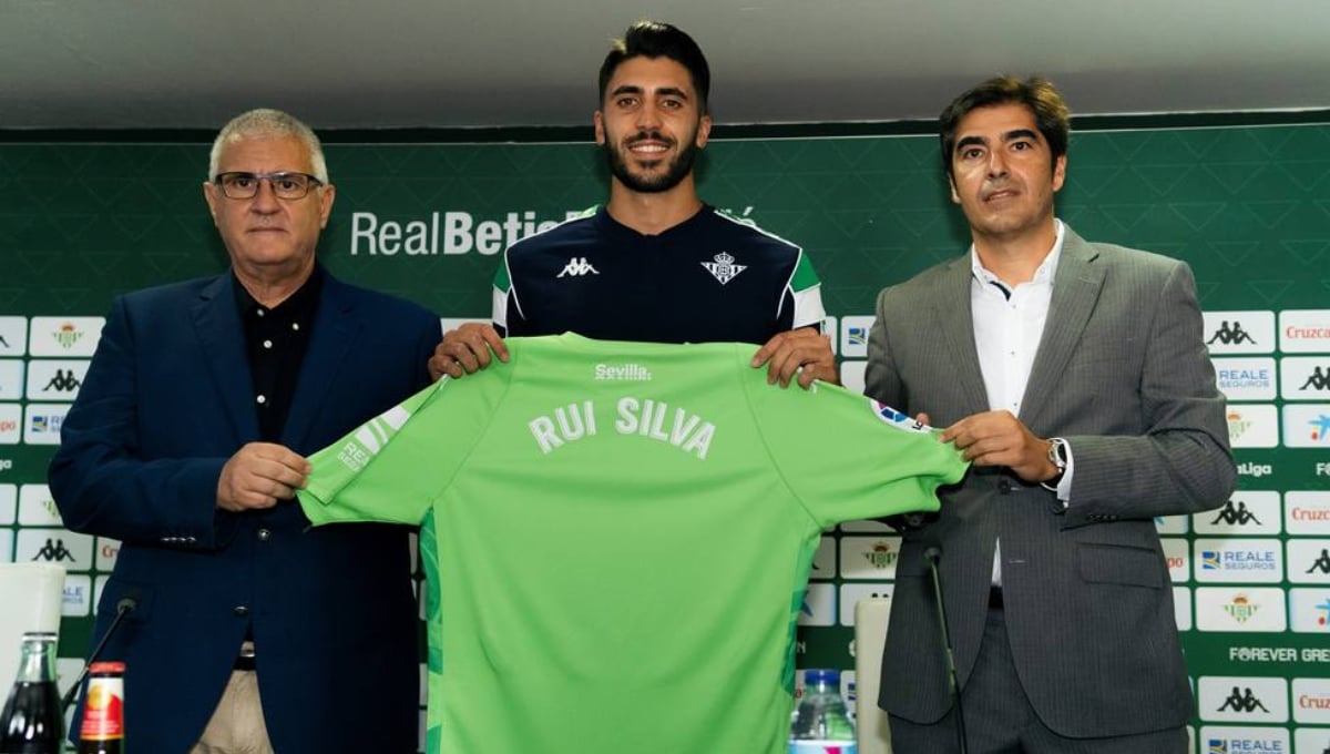 El Betis y Rui Silva rechazan ofertas para salir en enero y acuerdan esperar a junio