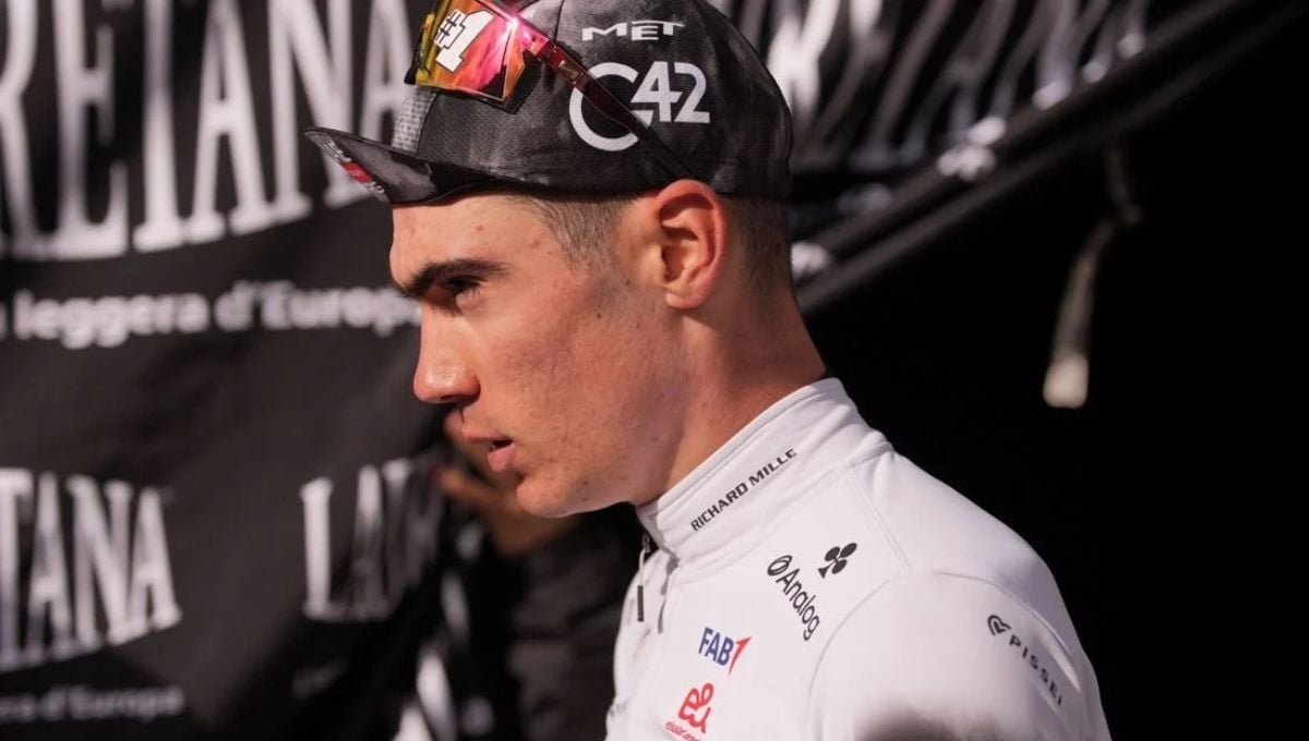 Doble palo para Juan Ayuso tras acabar la temporada