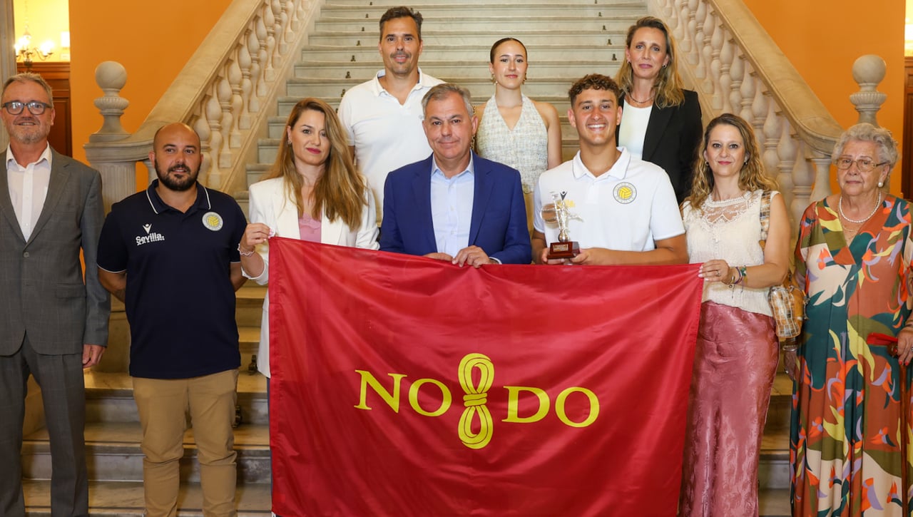 El Ayuntamiento de Sevilla rinde homenaje al Club Waterpolo Sevilla