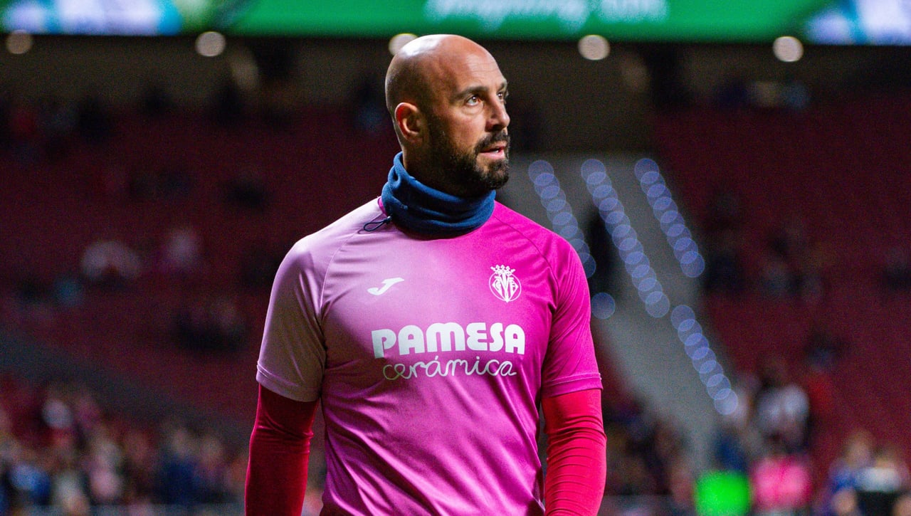 Pepe Reina da una lección en el nuevo Villarreal de Marcelino