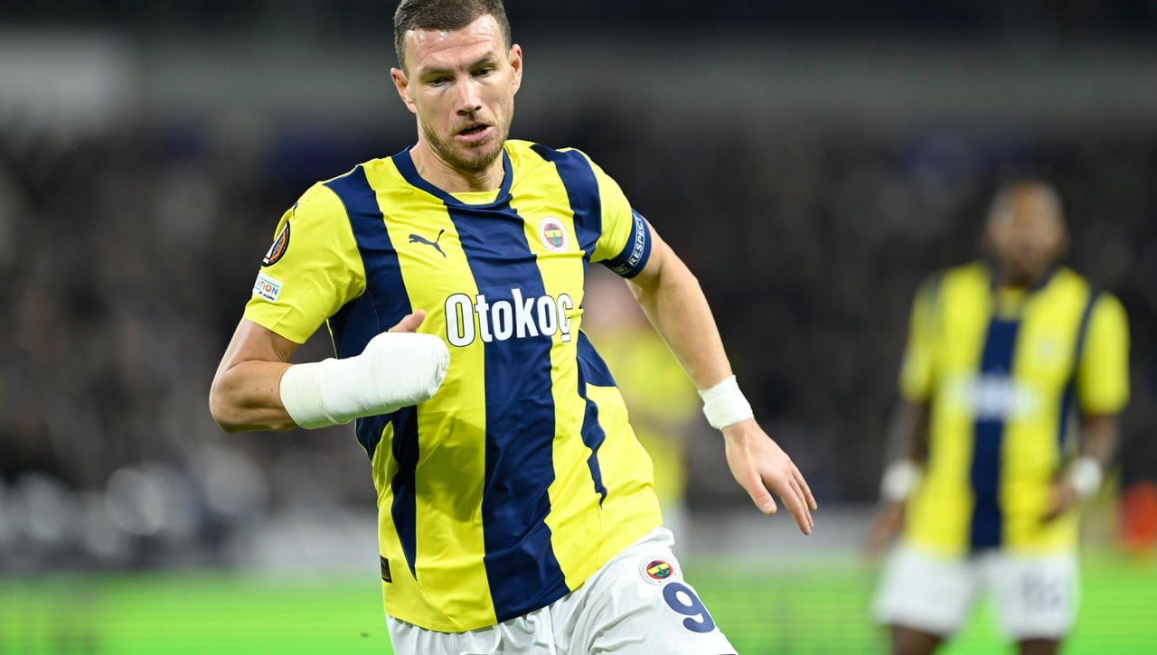 Edin Dzeko, cerca de concretar su llegada al Bolonia