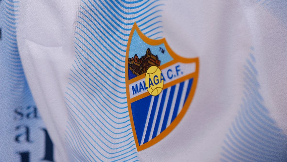 El Málaga presenta sus nuevas camisetas con un toque "vintage"