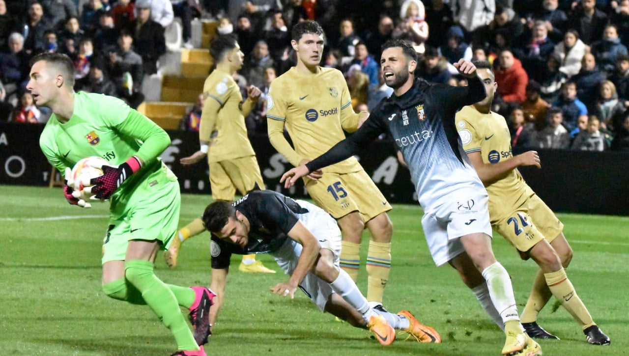 El Ceuta de José Juan Romero, al nivel del Barcelona de Flick