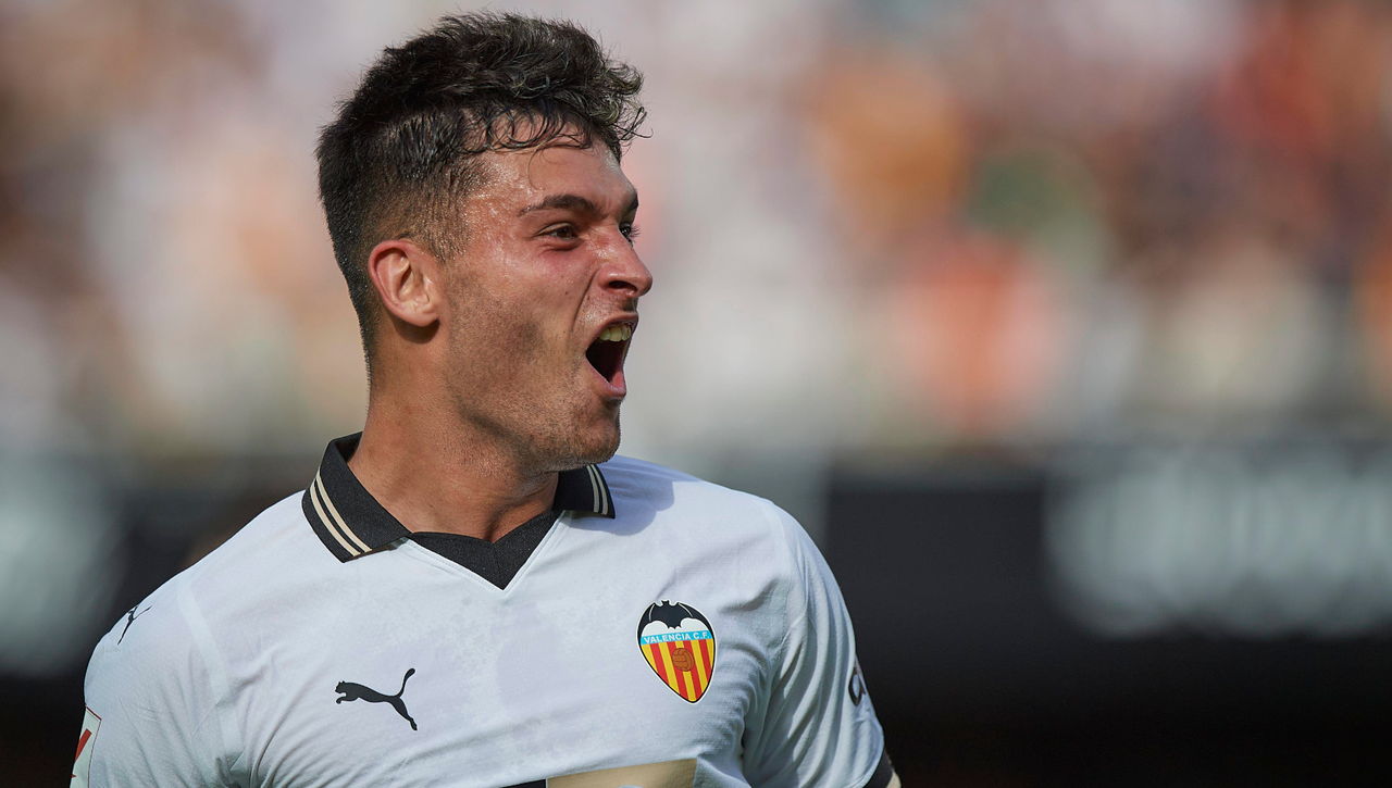 Hugo Duro llama "imbéciles" a los aficionados del Valencia que insultaron a Vinicius