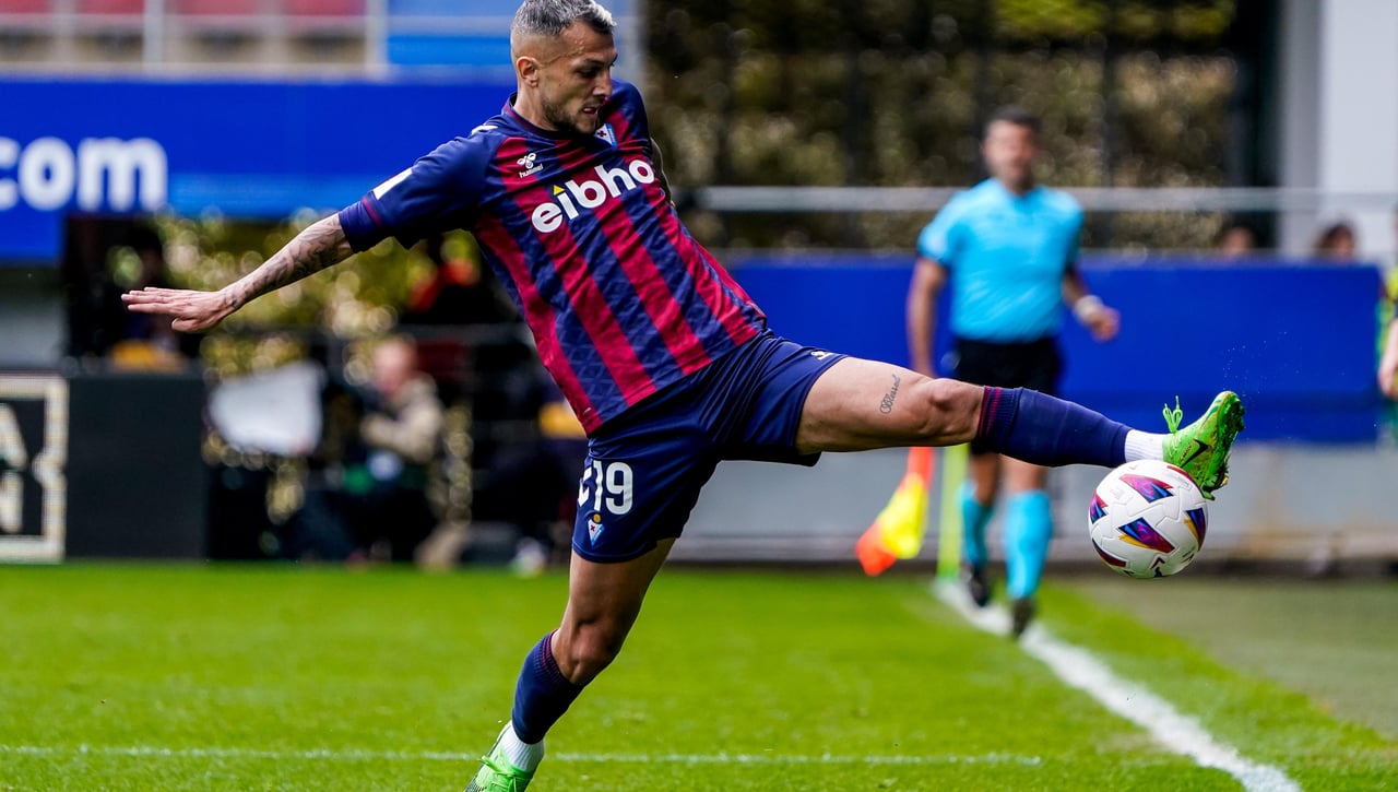 El Almería cierra sus dos primeros fichajes