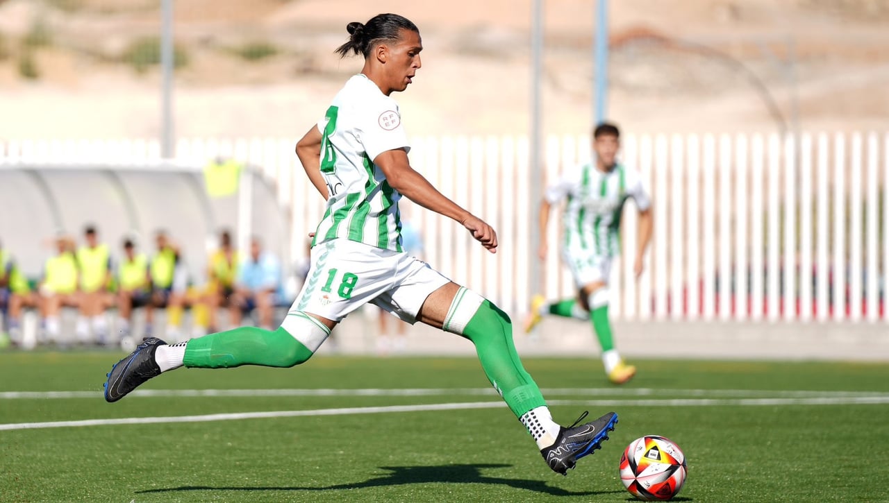 El Betis ve peligrar a la última joya de su cantera