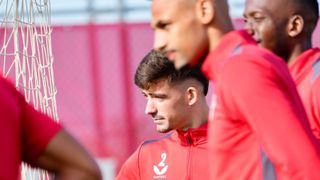 Tres bajas y una buena noticia en el entrenamiento del Sevilla