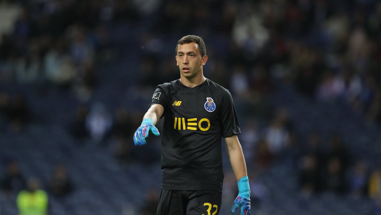 El Almería cerca el fichaje de un arquero internacional y experimentado para su portería en Primera