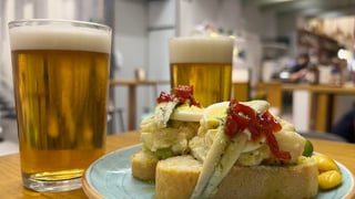 Los bares de Sevilla que 'regalan' tapa y cerveza hasta el día 27