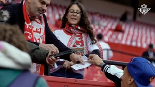 Lo que faltaba por ver de Antony en El Gran Derbi: autógrafos a sevillistas, sufrimiento en el palco VIP y lágrimas de emoción