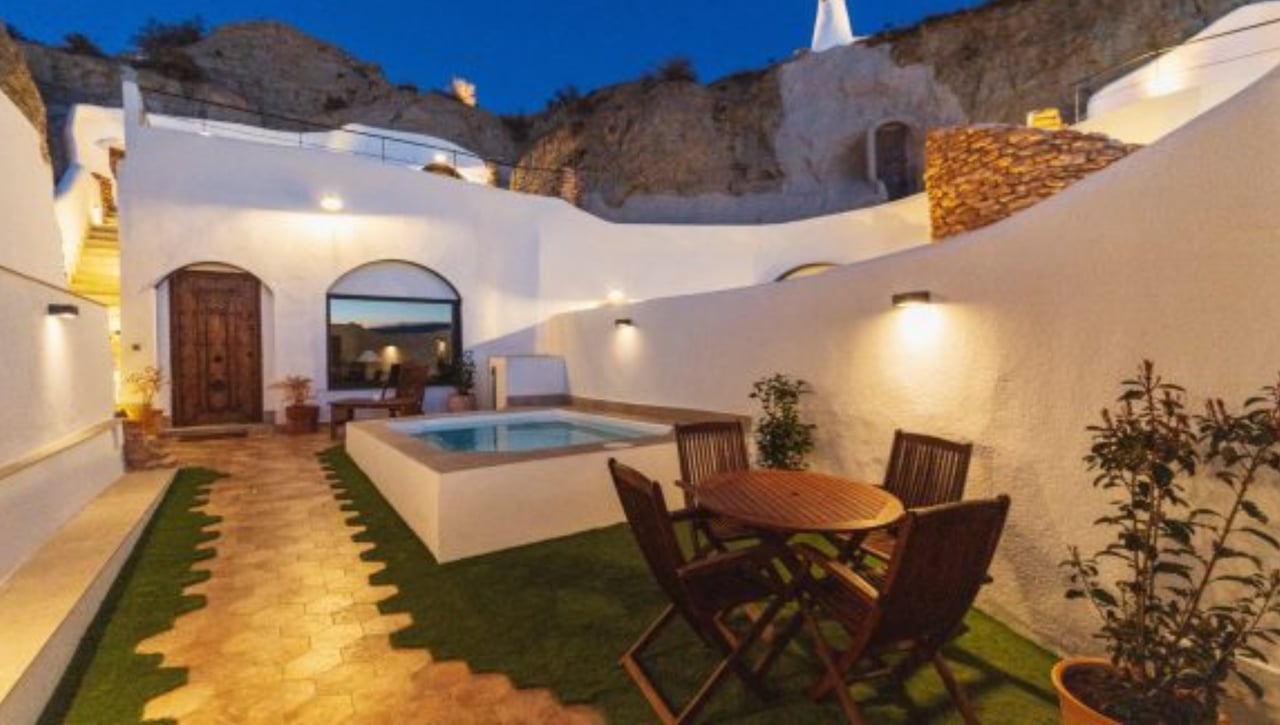 Las cuevas andaluzas que recuerdan totalmente a Santorini 