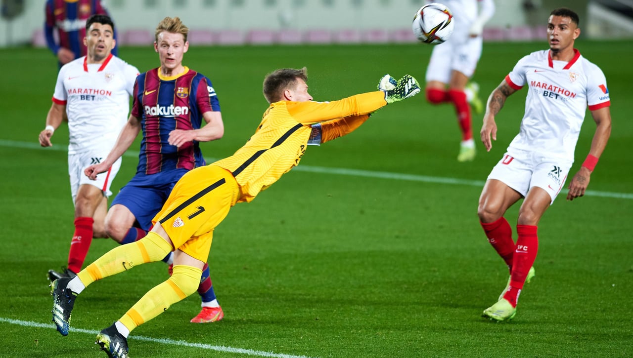 Un excapitán del Sevilla, plan B del Barcelona 