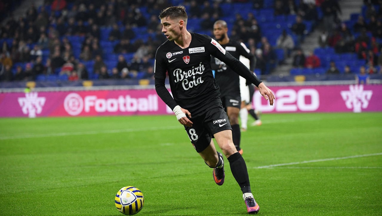 Surge un nuevo lateral zurdo en el casting del Betis