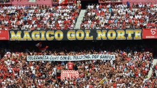 Un sábado de reivindicaciones en Gol Norte con nombre propio: Juanma Moreno, Sandra Peña y Javier Tebas