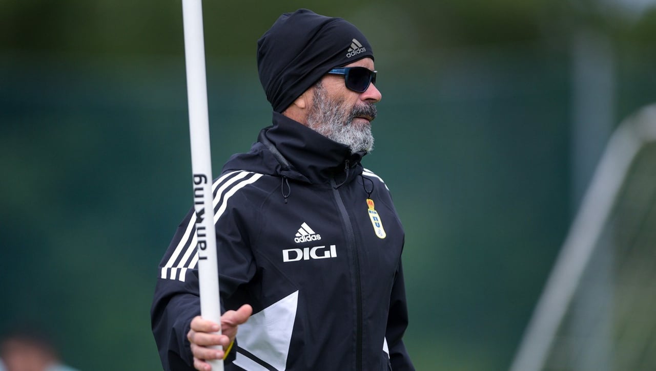 Álvaro Cervera seguirá en el Oviedo hasta 2025