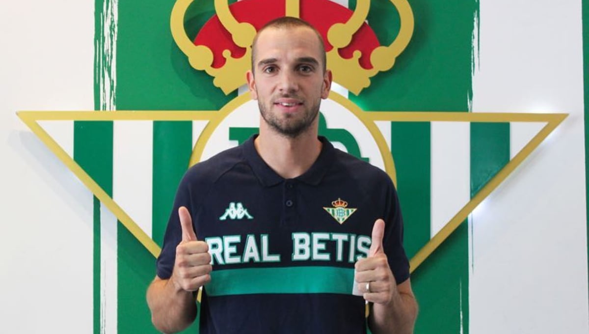 El Betis completa la renovación de su portería con Pau López