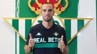 El Betis completa la renovación de su portería con Pau López