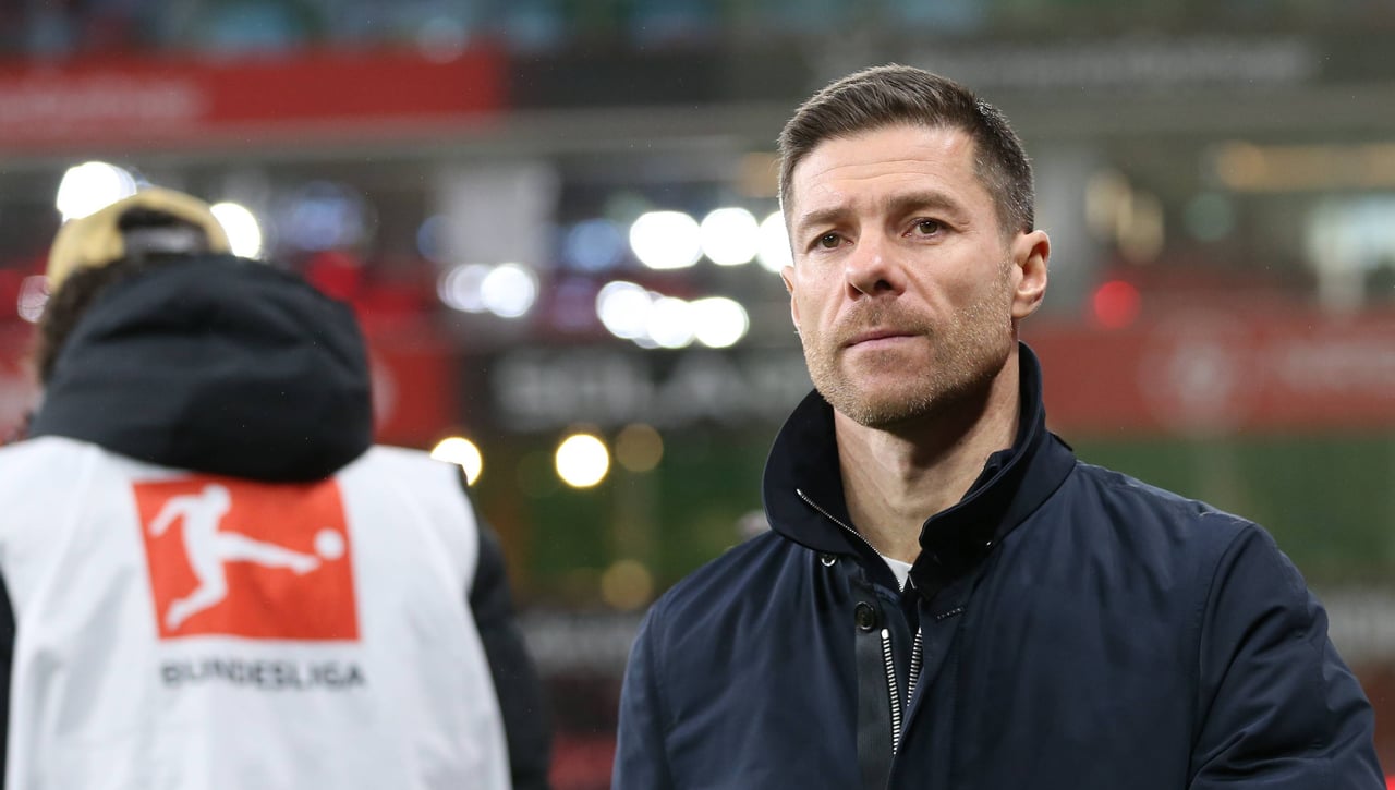 A Xabi Alonso le cortan el paso